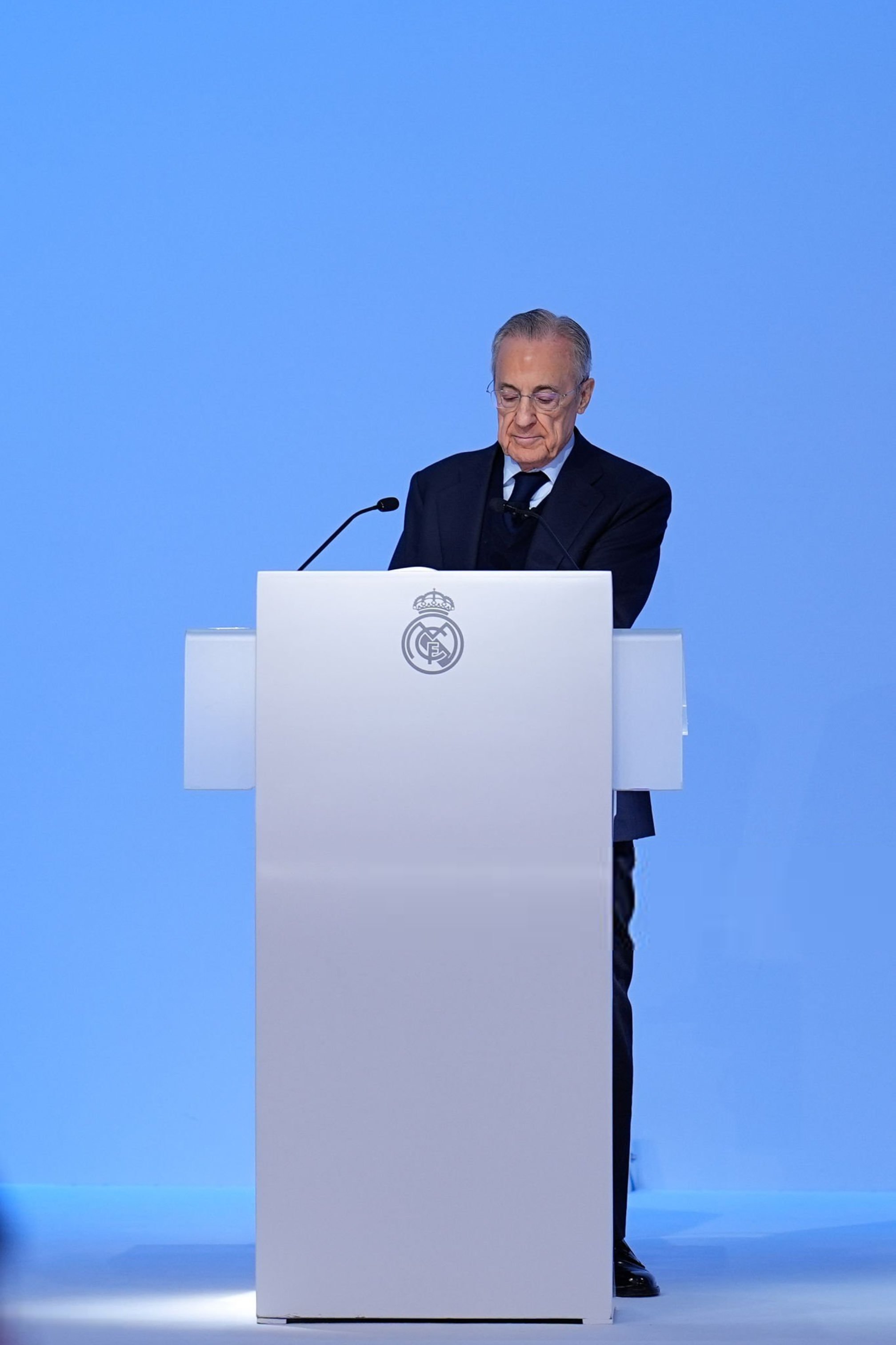 弗洛伦蒂诺·佩雷斯：皇家马德里最担忧的是裁判问题。众所周知，内格雷拉事件持续了