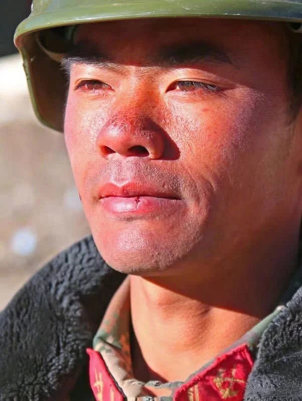 致敬中国军人！【这才是中国“最帅”面孔】西藏军人的美，是美在脸上的高原红，是