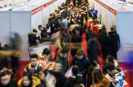 回过头来看这个社会，就能发现，这个社会的明显趋势就是：不上班，或者不从事繁重劳动