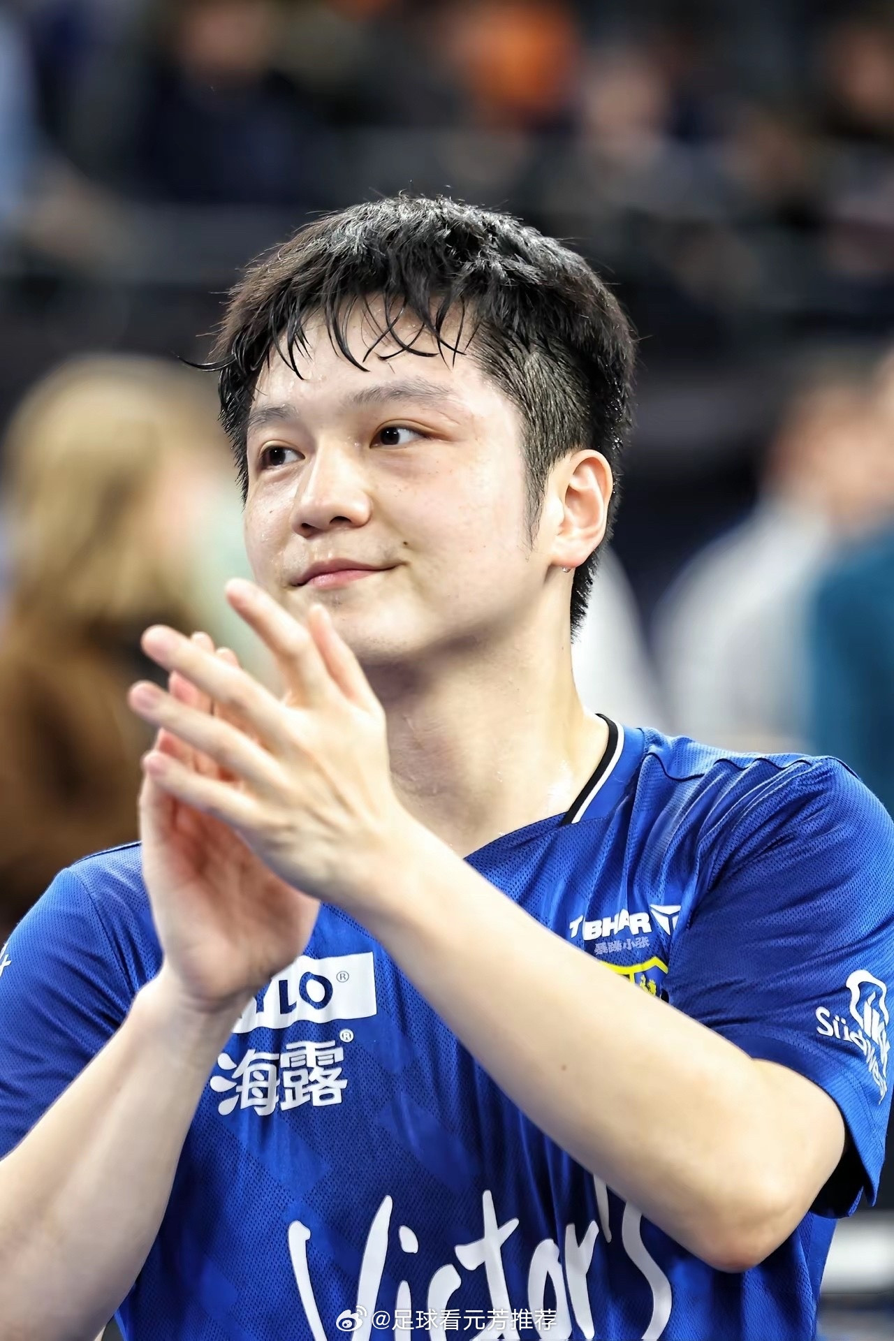 樊振东发了条商务微博，IP显示他在北京，说明他目前在国内。德甲比赛3月中旬才开始