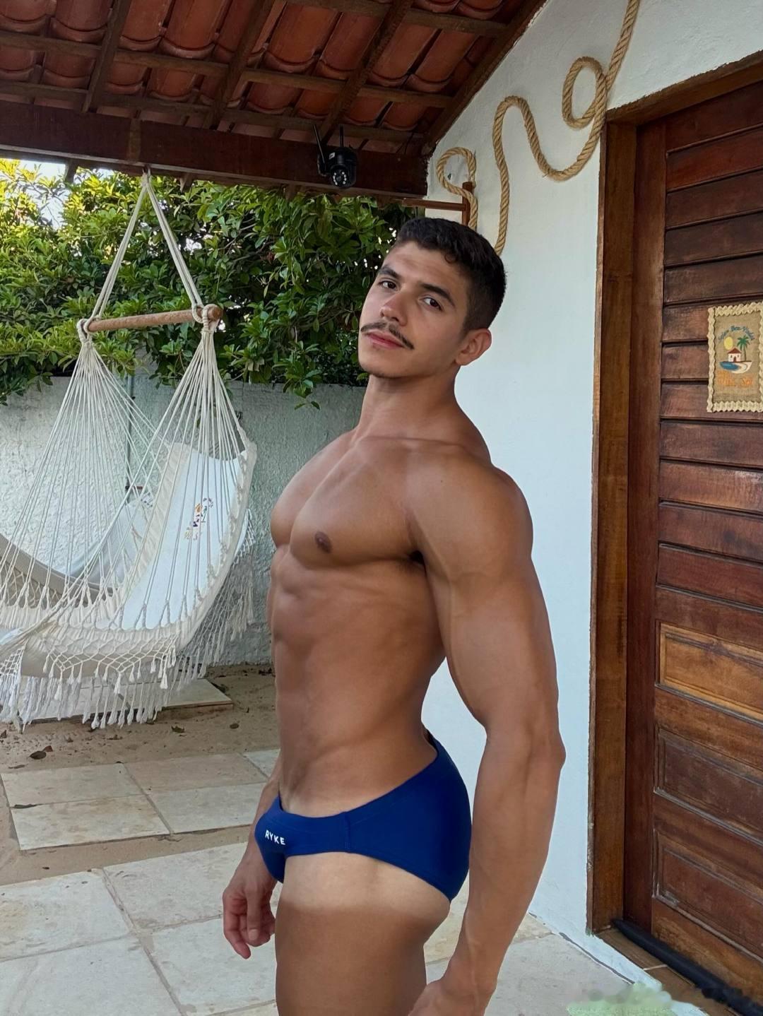 ig:renanmesquitta1HunkChannel