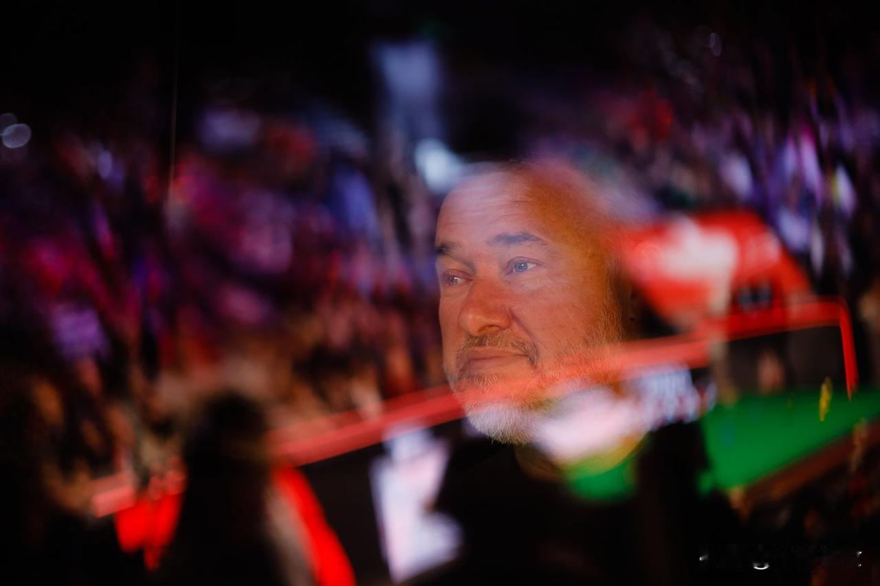 亨德利对赵心童评价挺多元的。之前他盛赞赵心童，说他能让斯诺克比赛看起来比其他选手