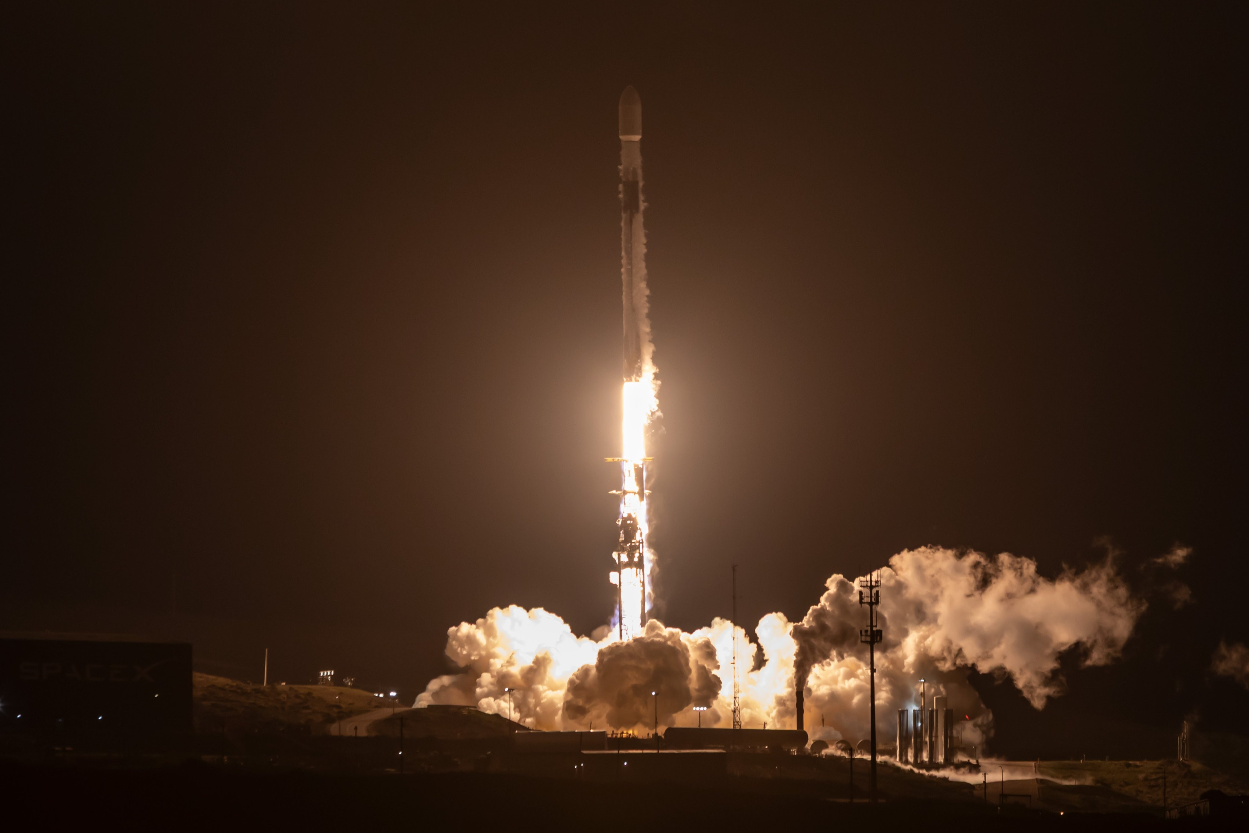 北京时间2026年10月10日15时39分，SpaceX从范登堡太空军基地SLC