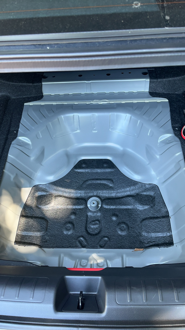 十一代思域备胎坑无隔音减配了嘛看到备胎槽空荡荡的于是买了一块隔音棉放进去，装进