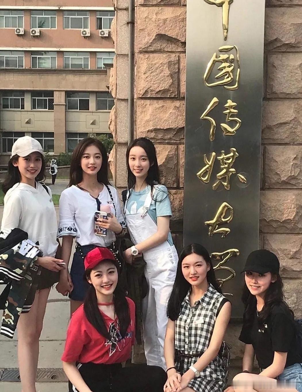 网上很火的一组照片，大学四年过去，同寝室的六个人最大的变化是什么？​​​