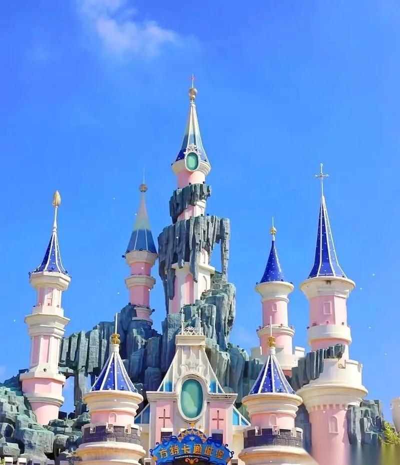 方特大概率还是要选择鄂尔多斯。前两年吵吵方特选址鄂尔多斯，说的有鼻孑有眼，看下了