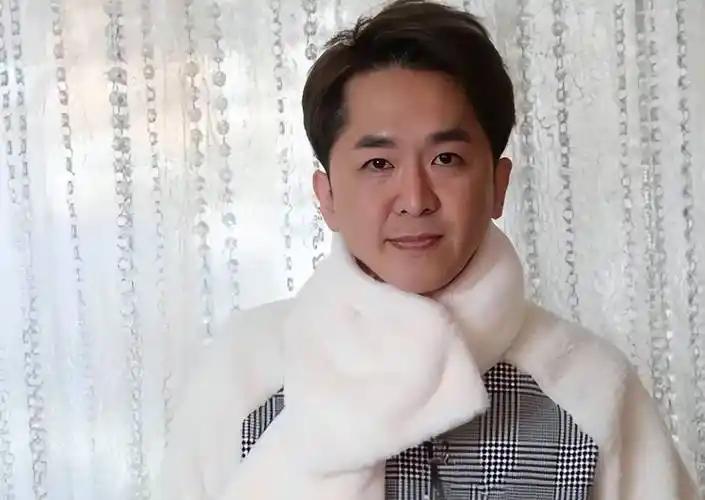 香港最怂的富二代邓兆尊，他守着15亿遗产躺吃了27年，利息滚到17亿。3