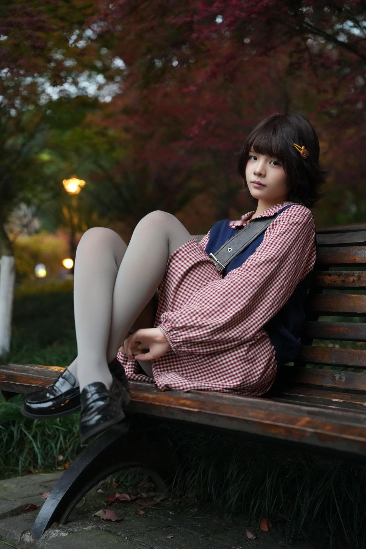 灰色甜妹