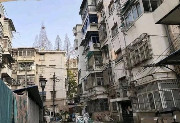 逆天了，都说钱难挣屎难吃，我去因为5年前的一个临时决定赚了200万，死板的老公也