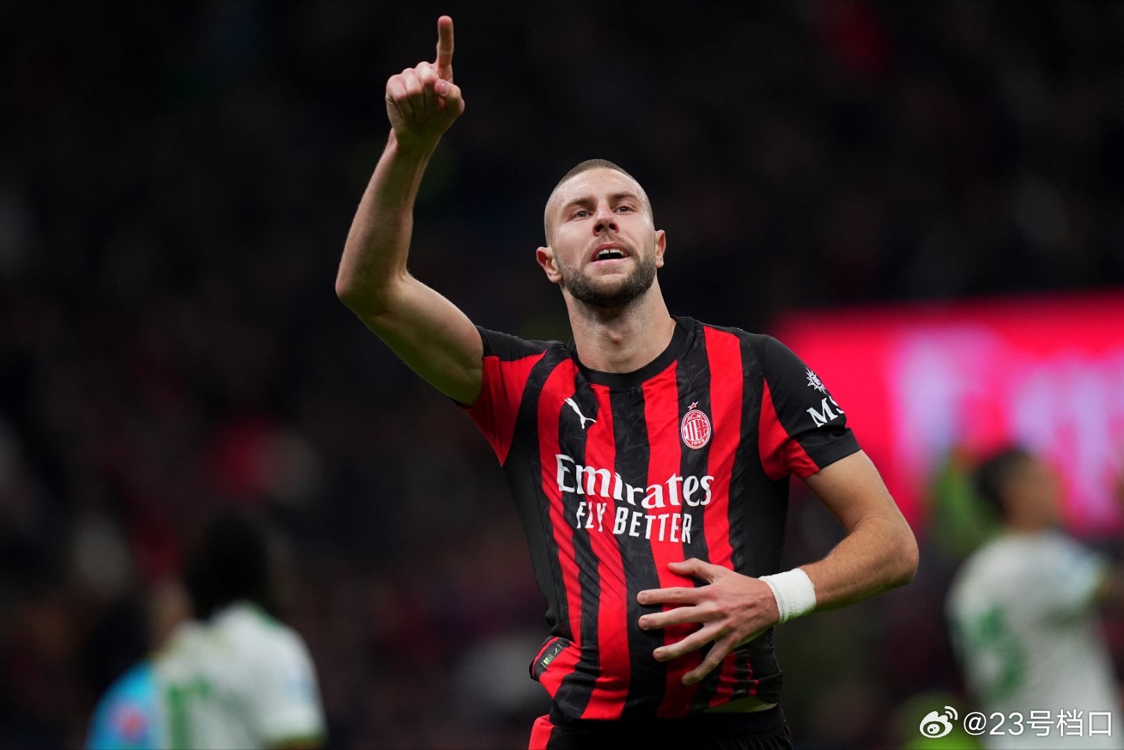 【隆戈】米兰的续约工作还在继续，除了接近与托莫里🏴󠁧󠁢󠁥󠁮󠁧󠁿续约