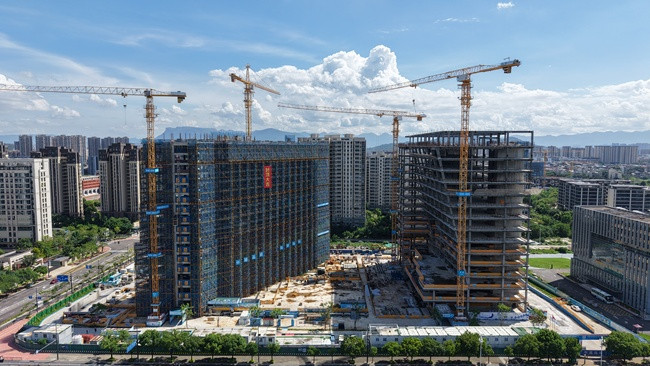 中建海峡总承包公司厦航广场项目主体结构全面封顶