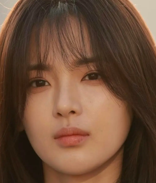 杨超越的素颜我看到了普通人的希望看到杨超越的素颜照，我突然明白了她为什么能火