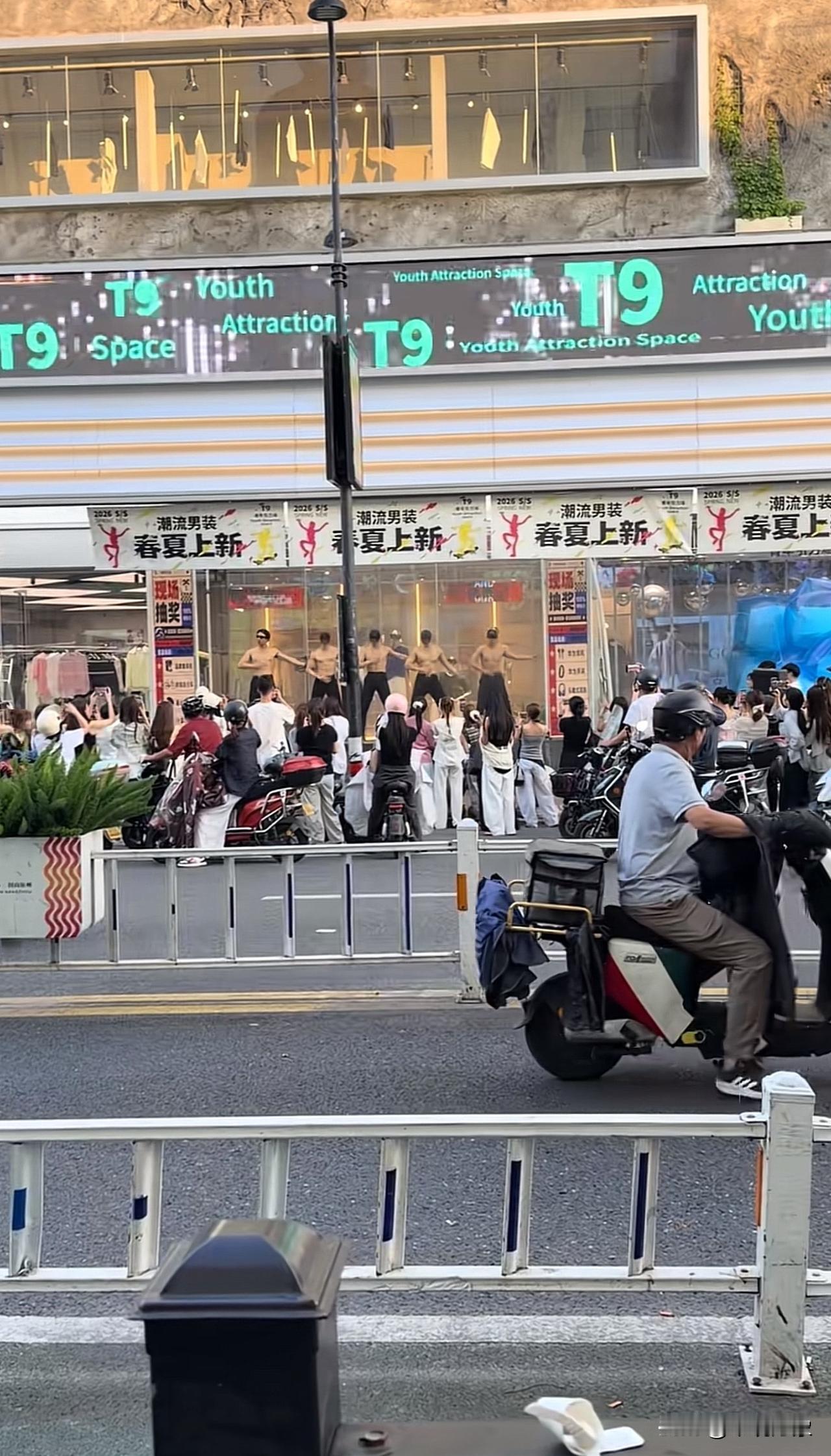 杭州新中洲女装城[惊恐]大城市确实够卷[捂脸哭]
