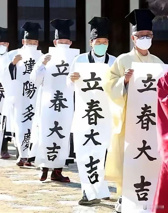 韩国又在为汉字存废吵起来了。韩国推行“去汉字化”半个多世纪，可要求恢复汉字使用的