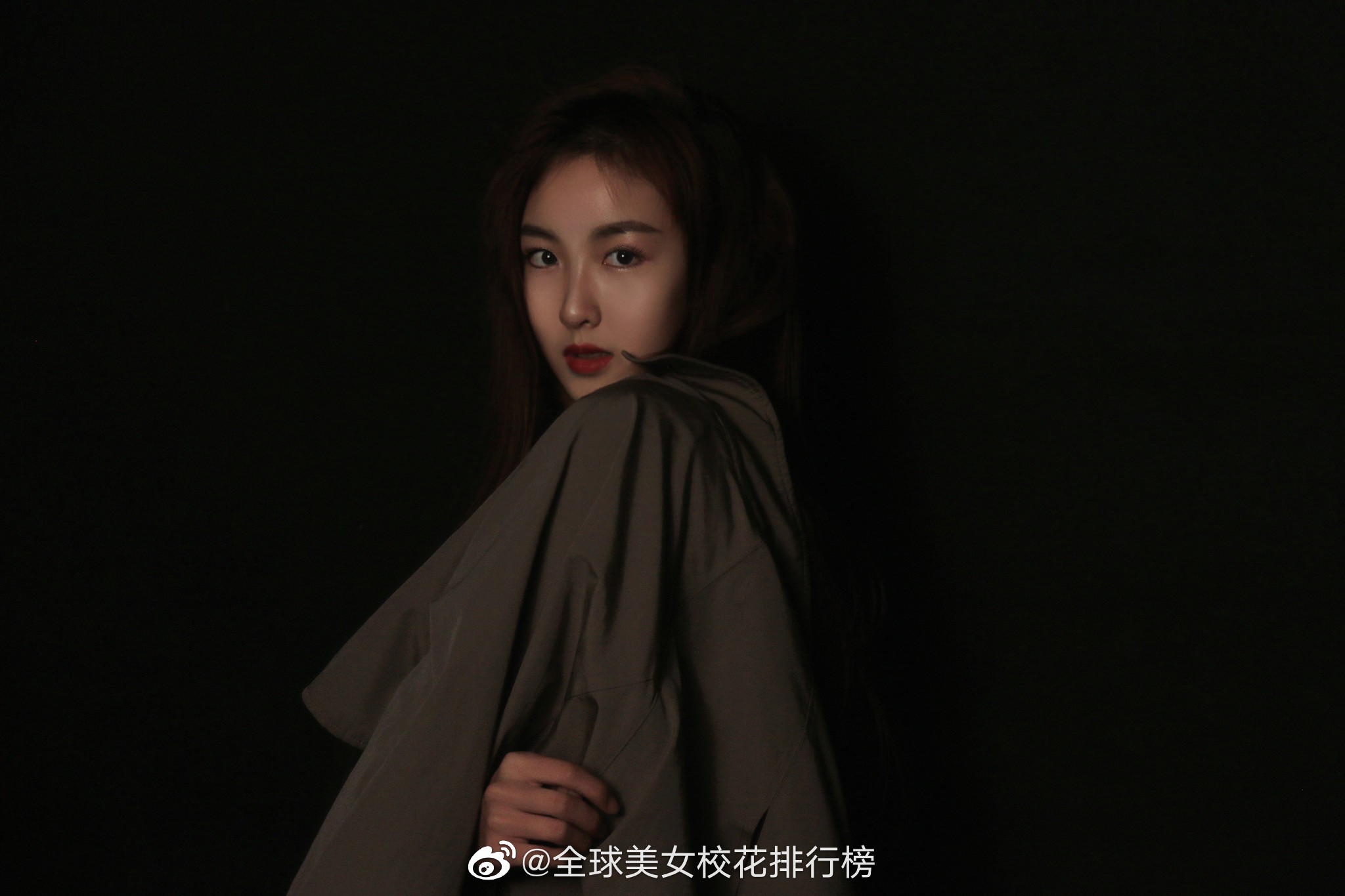 美女校花姜辰，就读于北京城市学院，身高164cm，体重83斤，来自黑龙江省佳木斯