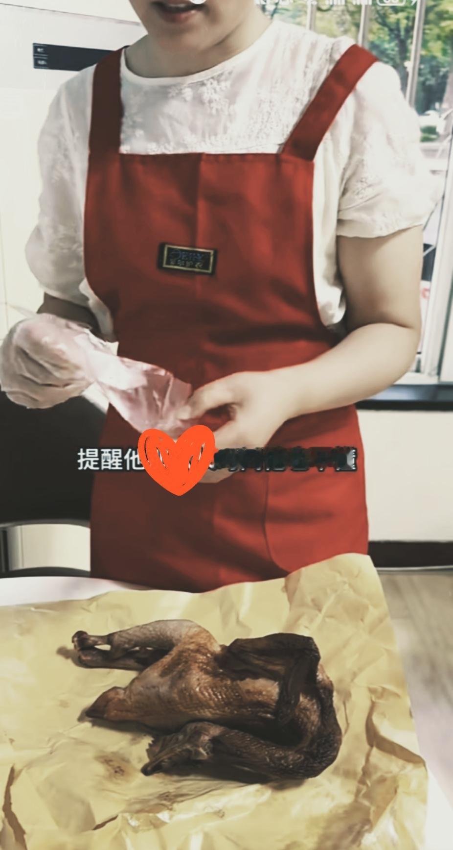 发生在杭州的家政冲突事件,也是引发了网友的热烈讨论!起因是雇主回家发现保姆在吃自