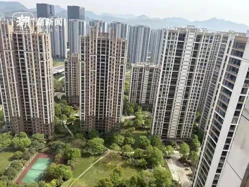 杭州一知名小区挂牌房源多达1700套杭州贝壳研究院的数据显示，2025年7月全