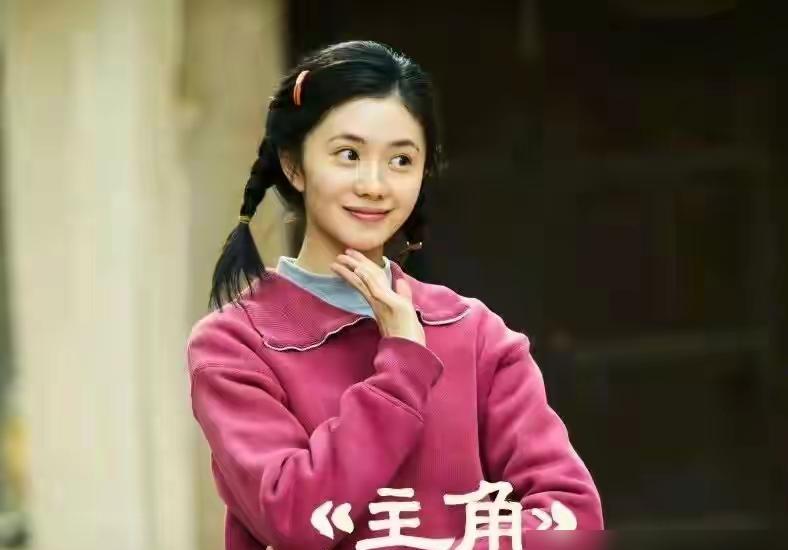 朱继儒在剧团扫了20年地，上任第3天，他把64份考勤表往桌上一摔，里面有12个是