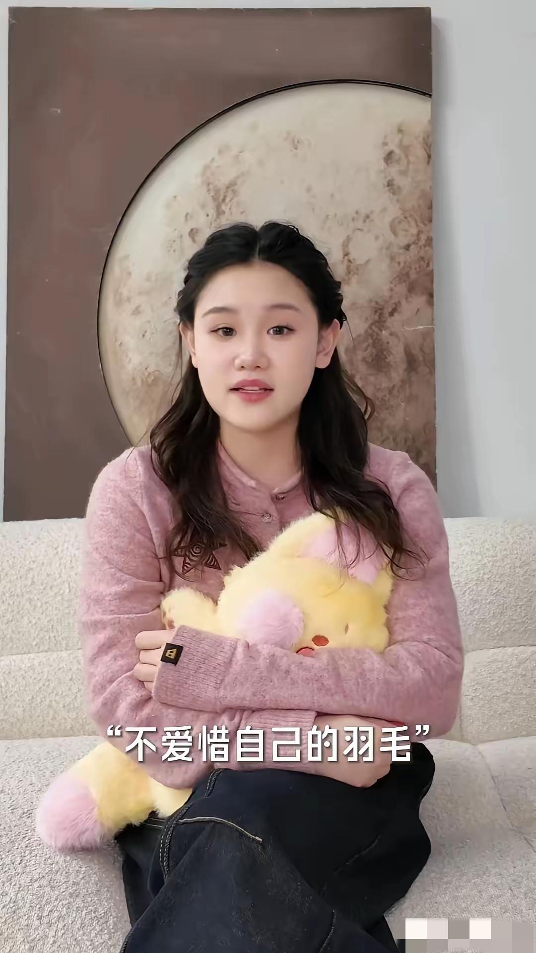 从奥运冠军到带货主播，21岁的张家齐被骂上热搜，她的回应太硬了！有人说她“掉