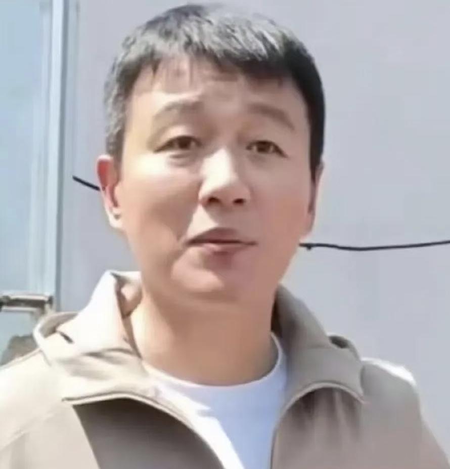 刚刚踏入47岁的佟大为断崖式衰老，最近究竟经历了什么？佟大为比老婆关悦大1个月零