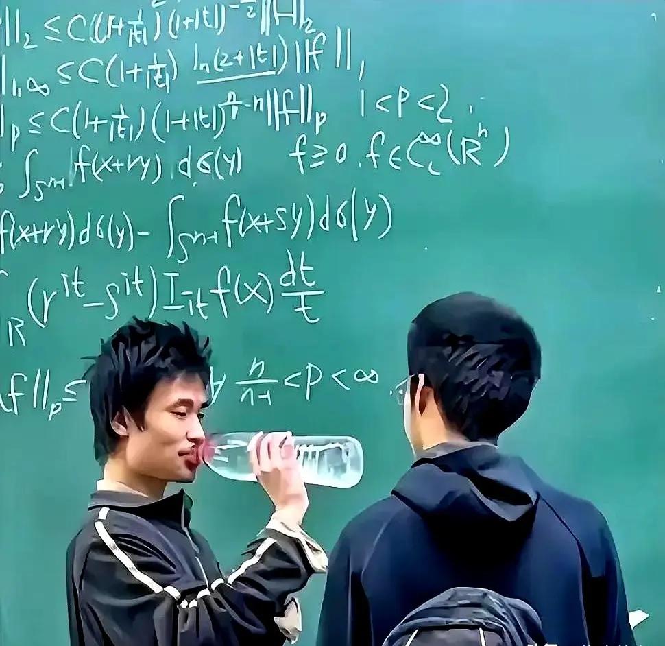 我北大的朋友听了韦神的课，回来后直摇头，说连教授都跟不上他的思路。韦神讲起数学来