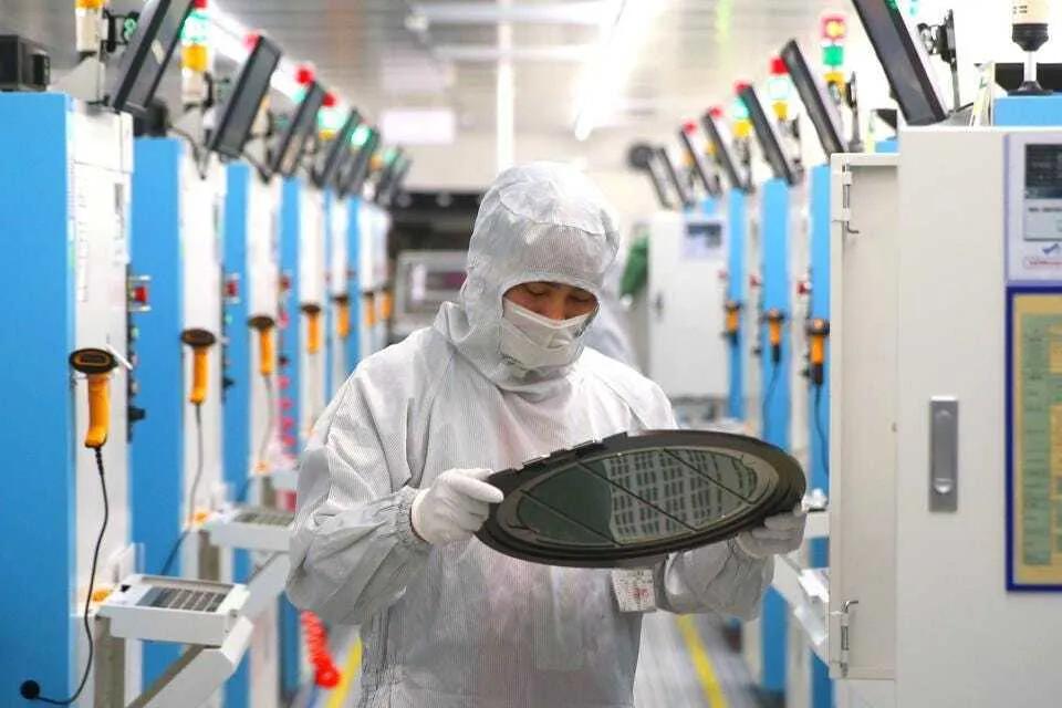 荷兰老牌媒体《新鹿特丹商报》发表报道，谈及中国半导体设备自主研发引发全球资本市场
