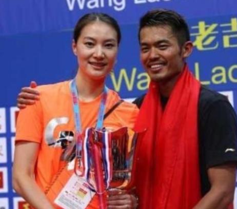 2016年，林丹在妻子谢杏芳怀孕期间出轨模特赵雅淇，被拍后赵雅淇强调自己不是小