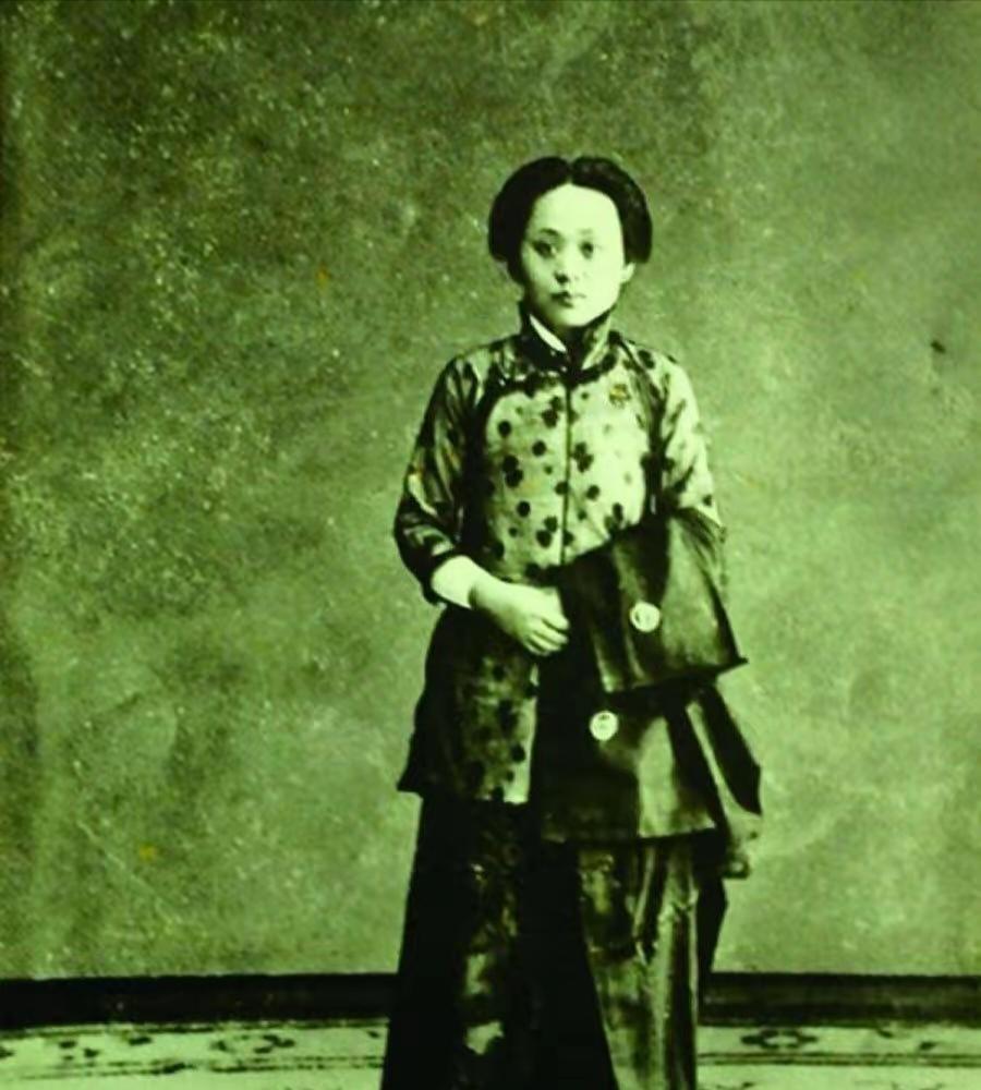 汤国梨（1883-1980）是一位近代国学大师、思想家、革命家章太炎的夫人，出生