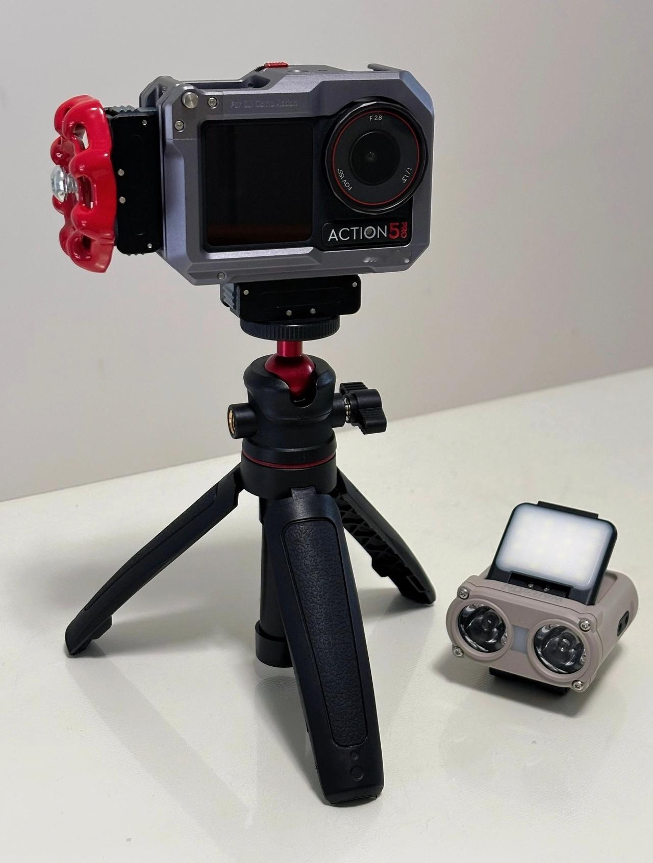 我觉得得看使用场景！如果你是户外运动爱好者，像滑雪、潜水、骑行，运动相机绝对是刚