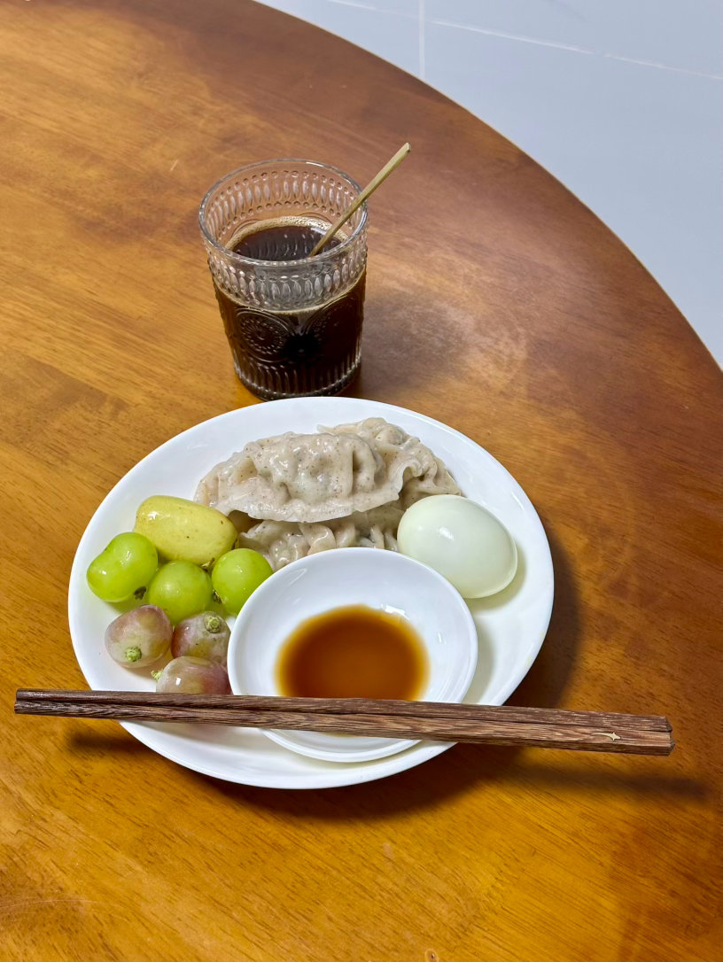 煮两份魔芋燕麦鸡胸肉蒸饺当早饭成都