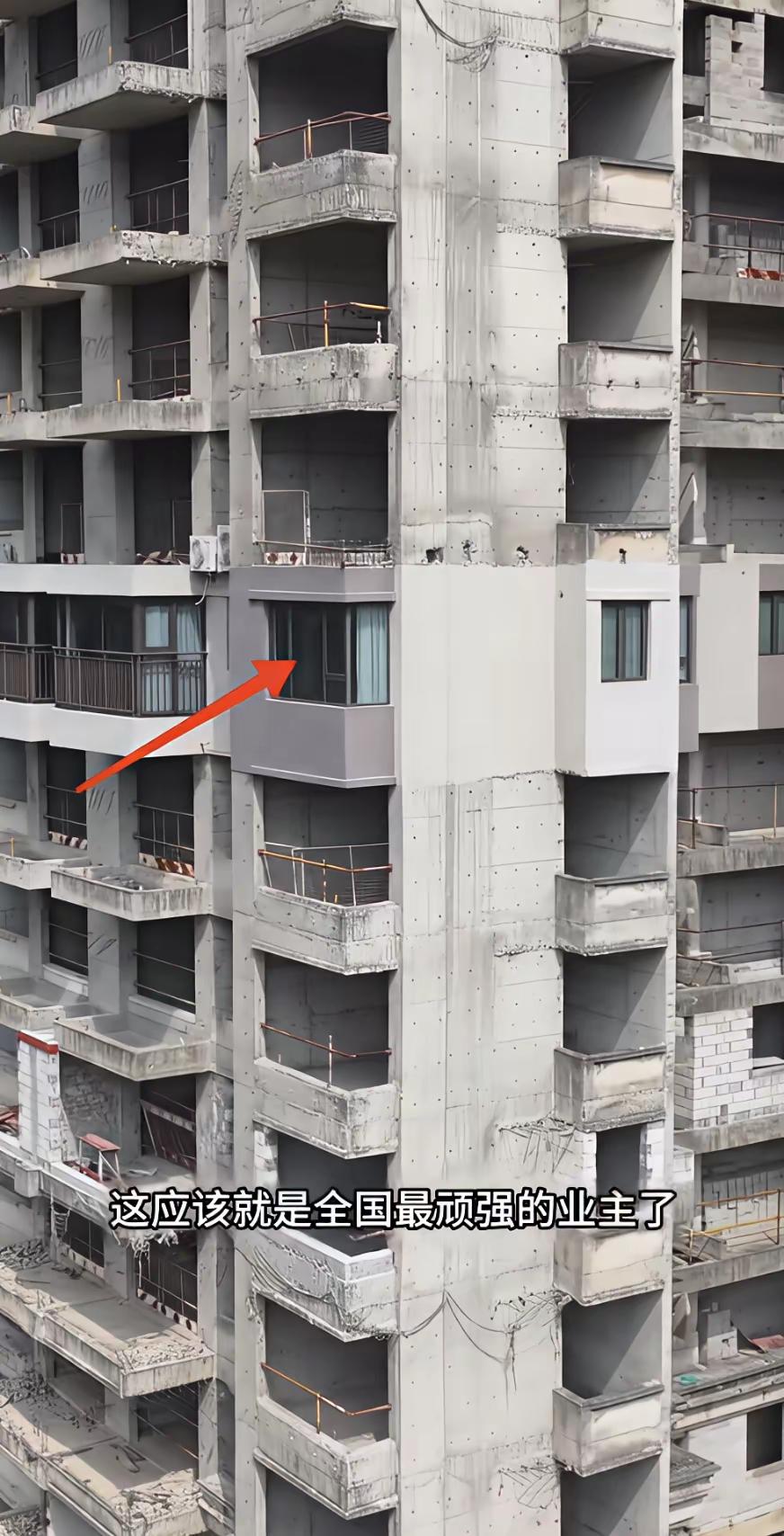 明明属于烂尾楼了，这怎么住人的，难道只是样板房？但样板房为啥搞得那么高？正常