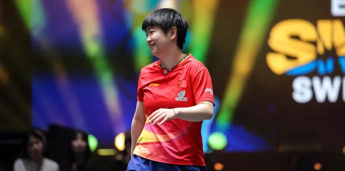孙颖莎这个世界第一被国际乒联和国乒邦定，凡大赛必邀请参加，目的只有一个她人气旺，
