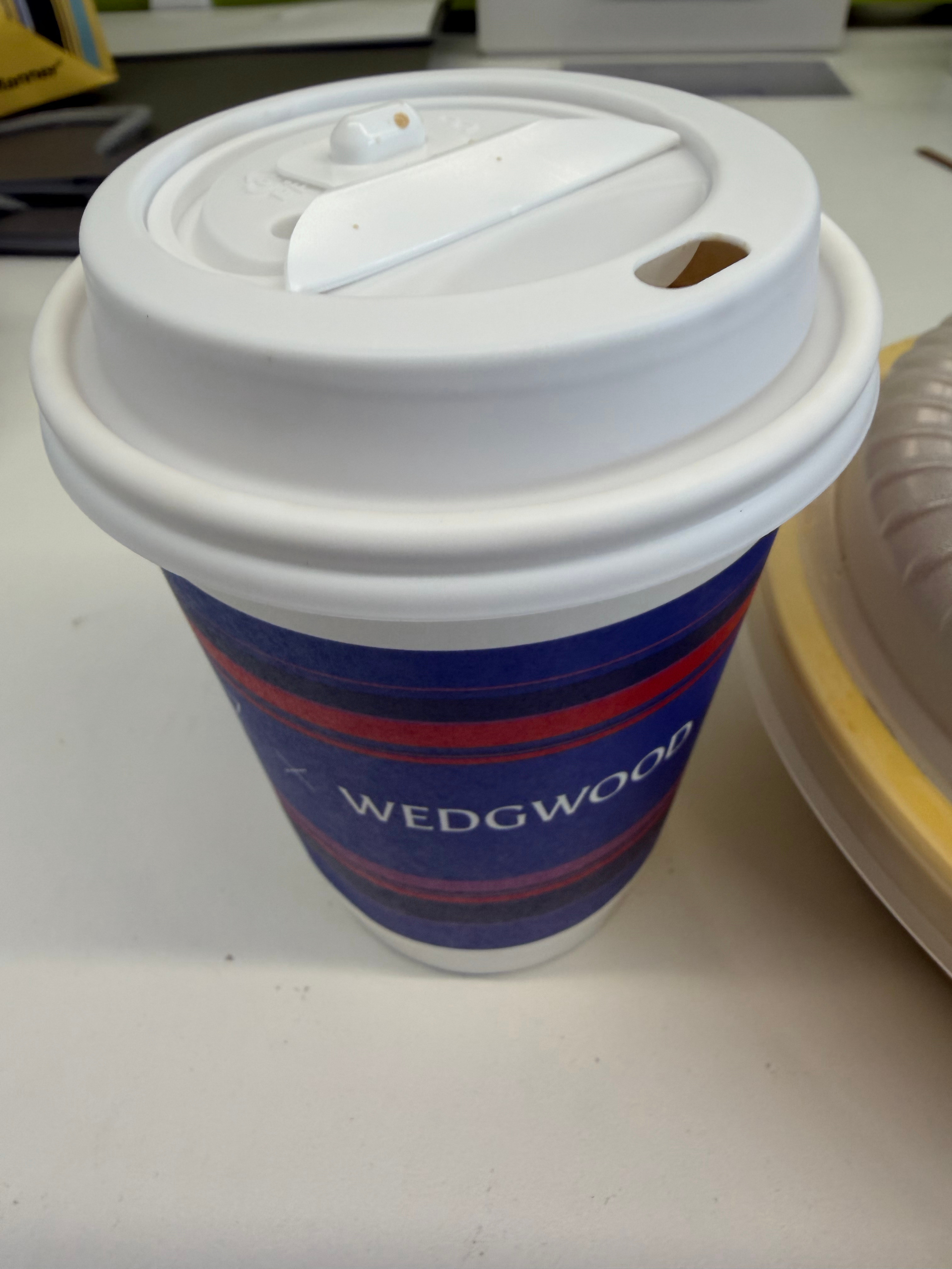 Manner其实绝对是比较高端的咖啡，豆、机器，包装，哪怕是外卖包装都高端，现在