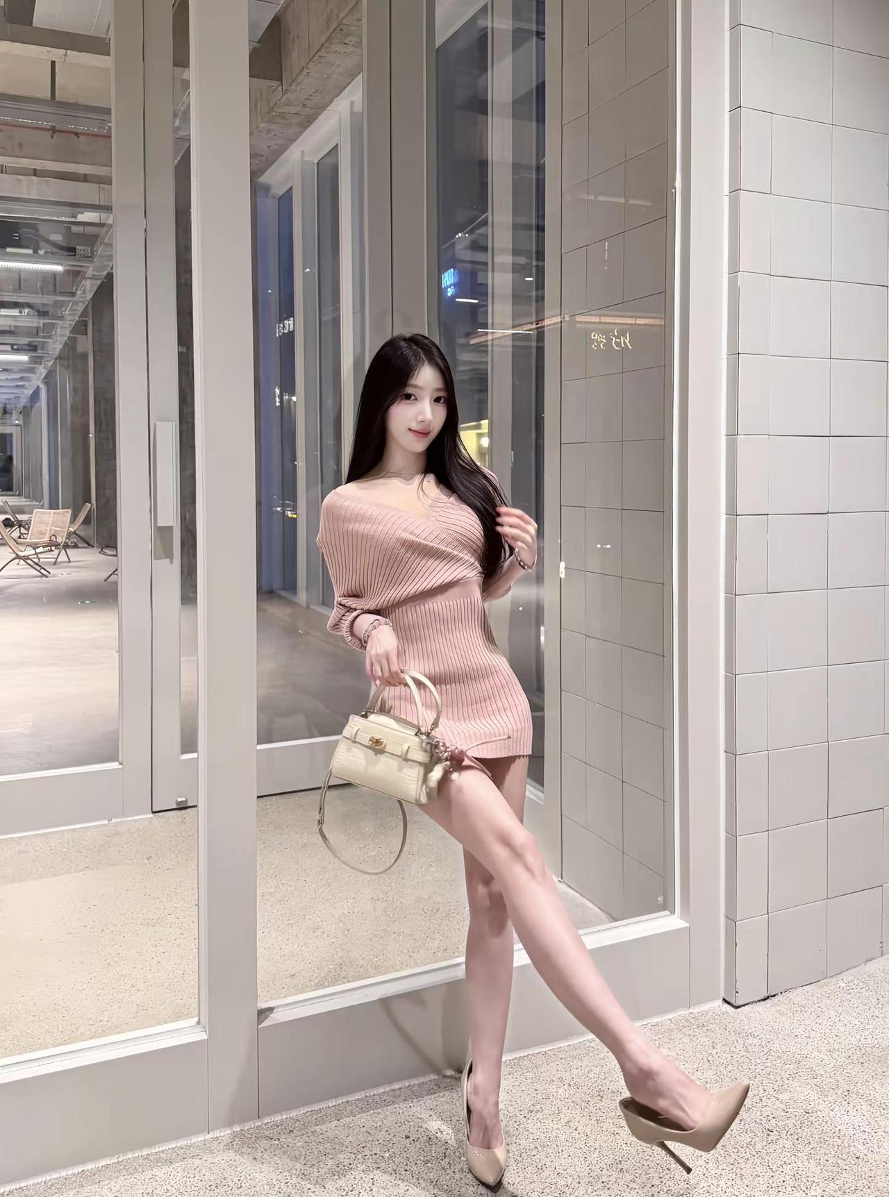 就这么一直娇俏娇媚娇柔娇嫩娇柔娇娆下去吧御姐粉色连衣裙yyds