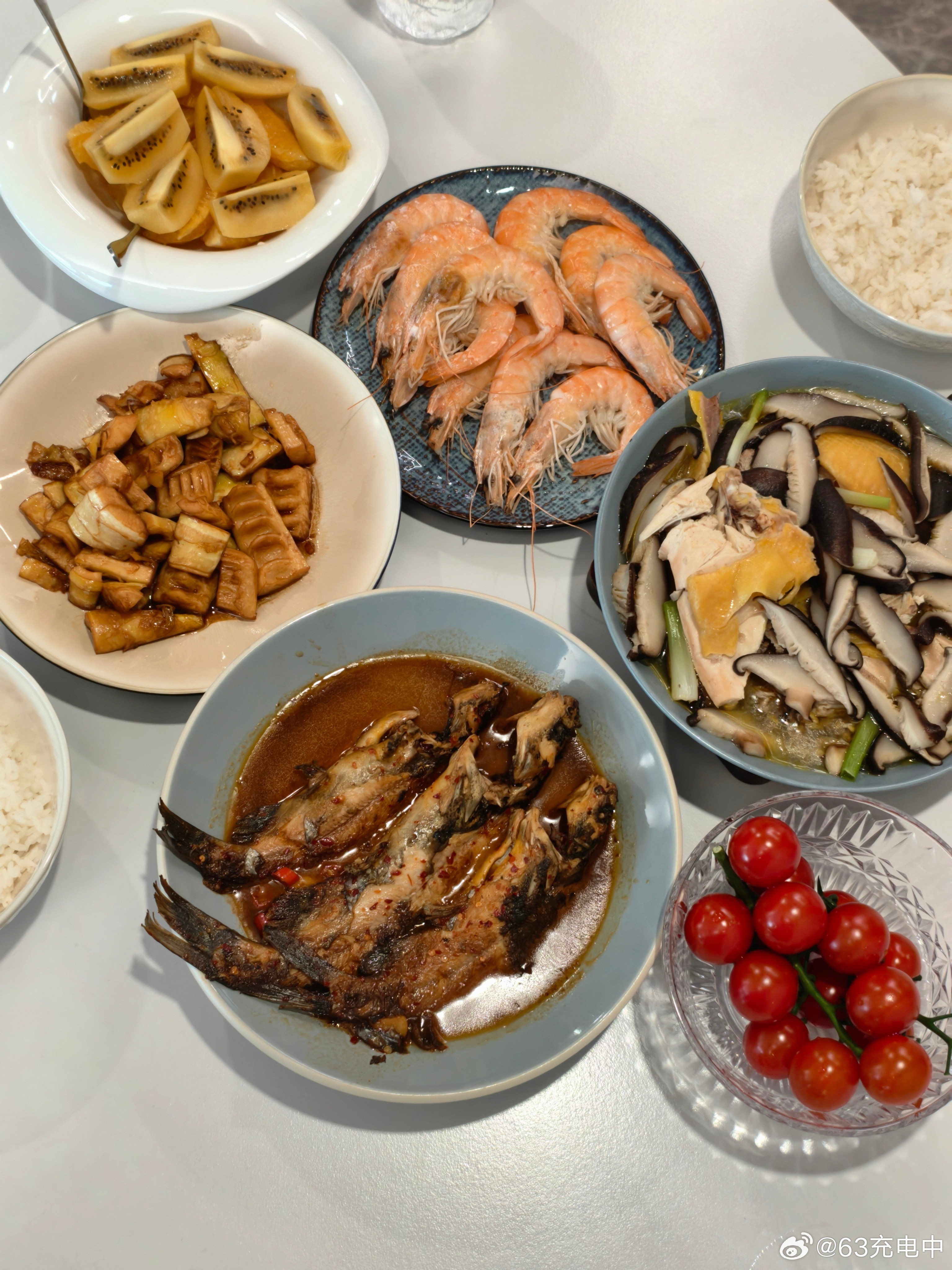 好久没发了，兄弟们也要好好吃饭嗷！中午绿色比较少，晚上多烧一点对冲一下。