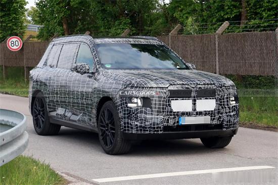 【宝马全新一代X7谍照曝光】日前，全新宝马X7最新谍照曝光，宝马的工程师正在紧张