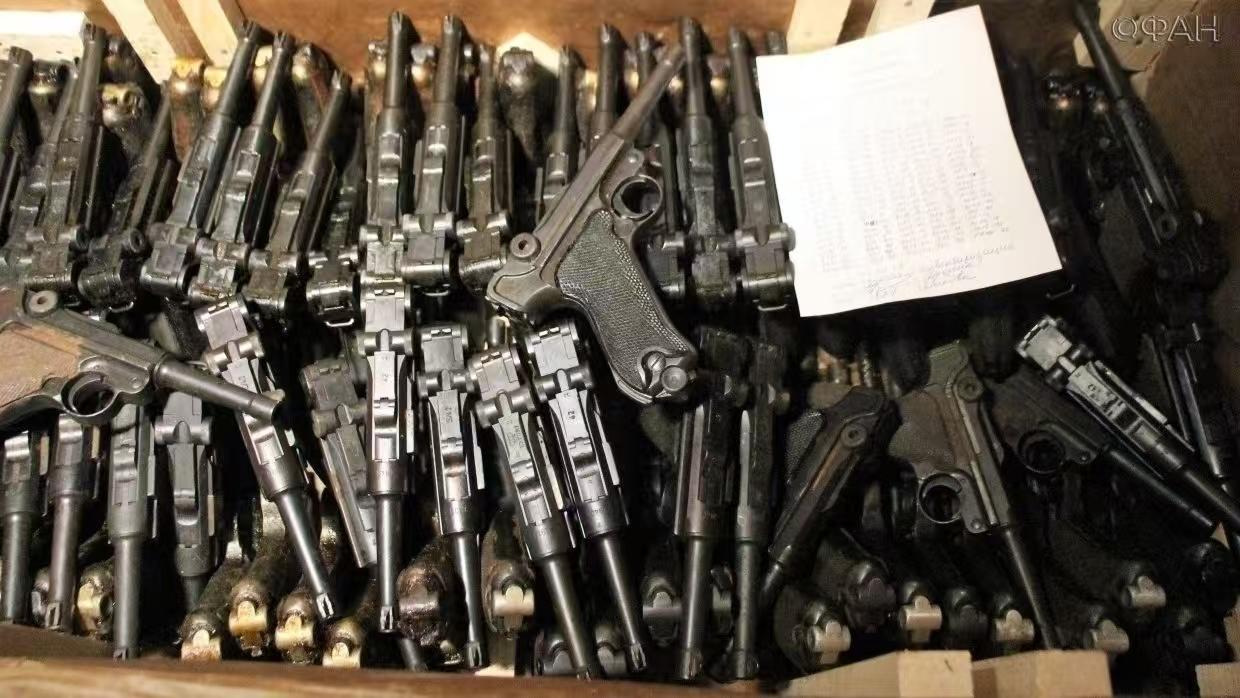 俄罗斯家底真是太恐怖了。在俄罗斯西伯利亚地区深处的秘密仓库里，还锁着成箱成箱的毛