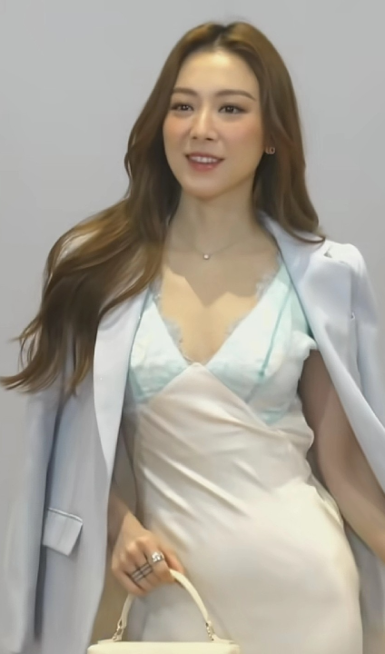 原来是曾志伟媳妇，近年来最好看的tvb，女演员看着就很“国泰民安”的感觉。王敏