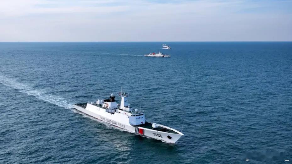 海警1306舰、3306舰等出海训练，新入列的301型