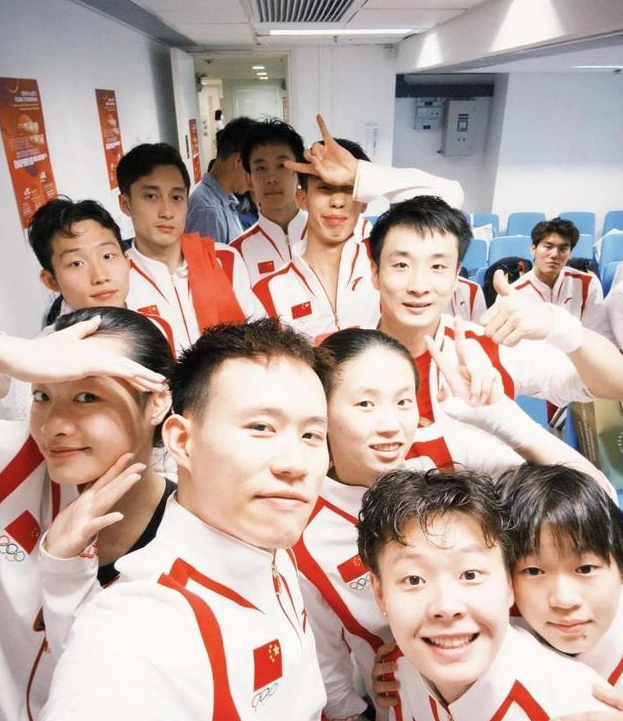 全红婵发合照，评论区为何让人笑到停不下来？