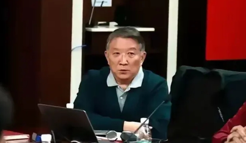 看看篮协两面派的嘴脸一方面篮协听取女篮汇报，对女篮亚洲杯取得第三名表示“接受”