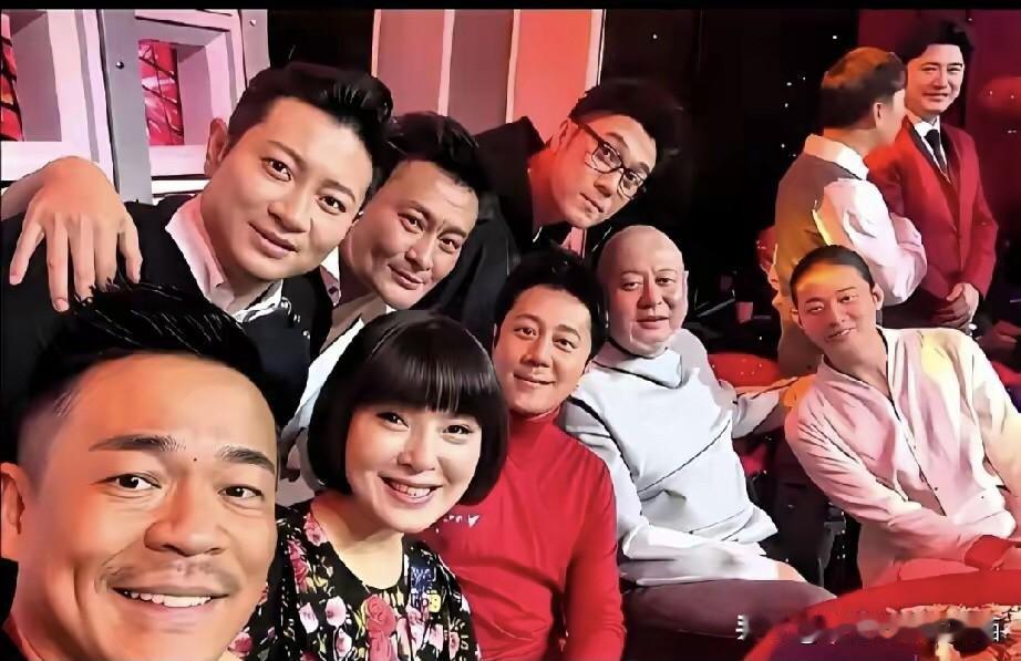 这些都是家喻户晓的歌星，但是很多人可能只认出镜头前面几个，陈红唱过《常回家看看》