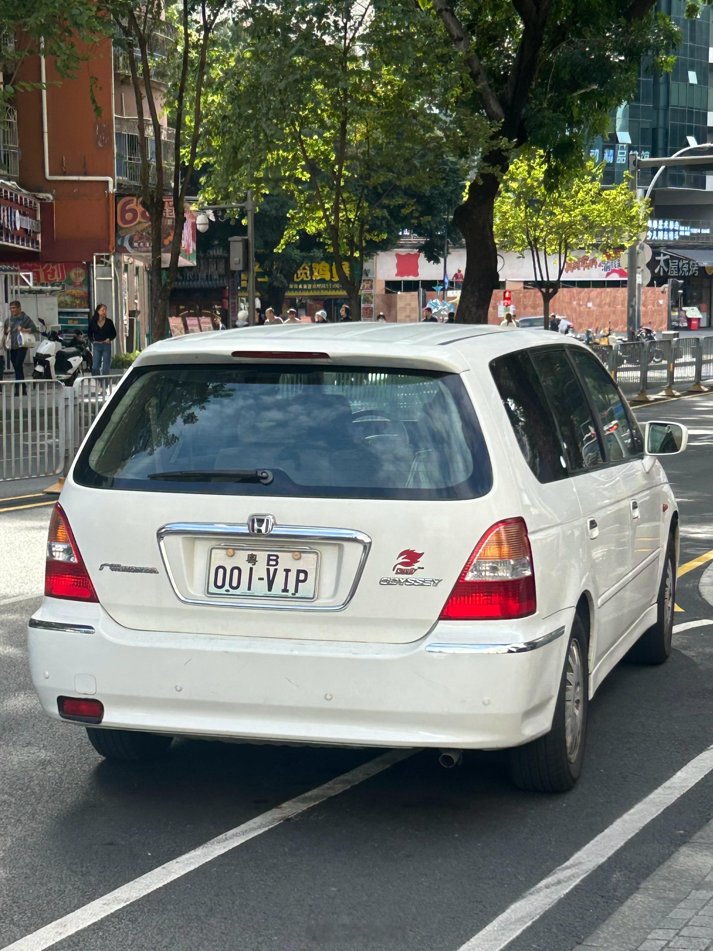 偶遇到了已经绝版了的「2002式」车牌！这是2002年国内推出过唯一一套可自定义