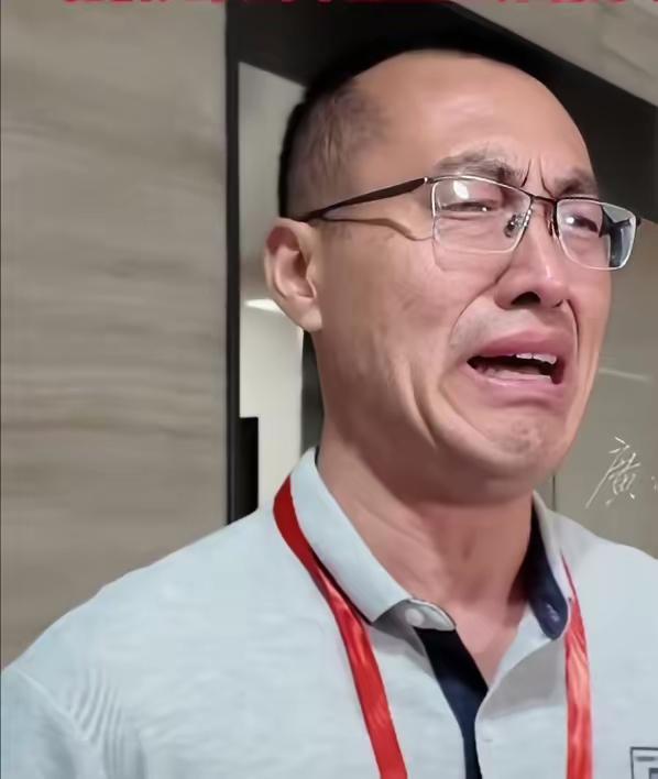 一位科技评委现场哭了，哭得很动情，因为9月22日在这次广州琶洲世界算法大赛上，看