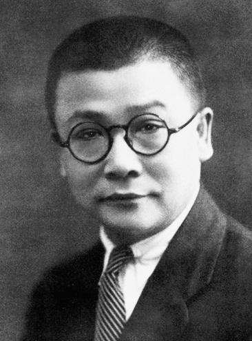 1950年，三野副司令粟裕进京公干，偶遇情报部部长李克农。李部长跑着上前，问：“