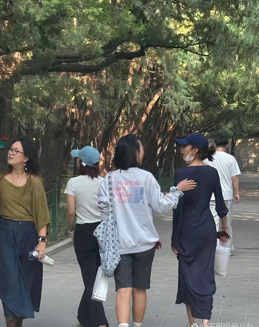 北京偶遇29岁孙千，瘦的跟竹竿一样，但比例超好腿长臀线高​​​