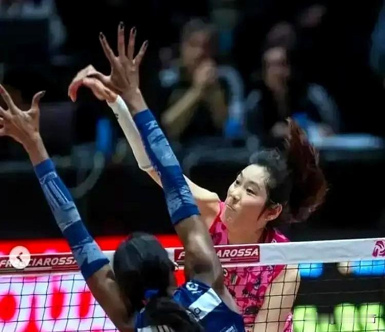 意大利人用计算机算尽了艾格努的扣球角度，却算漏了朱婷在0.2秒内的决定。决胜局