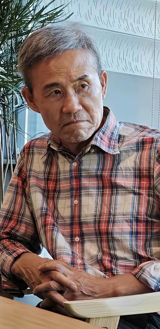 74岁的王石，正活成一个“反向标杆”。他没在养老，他在重新创业。2022年，