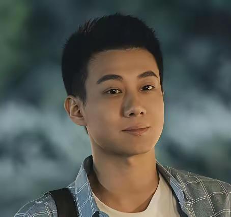 追剧《我的山与海》被高至霆演的高翔狠狠戳中。实话实说，以前不怎么喜欢这个演员