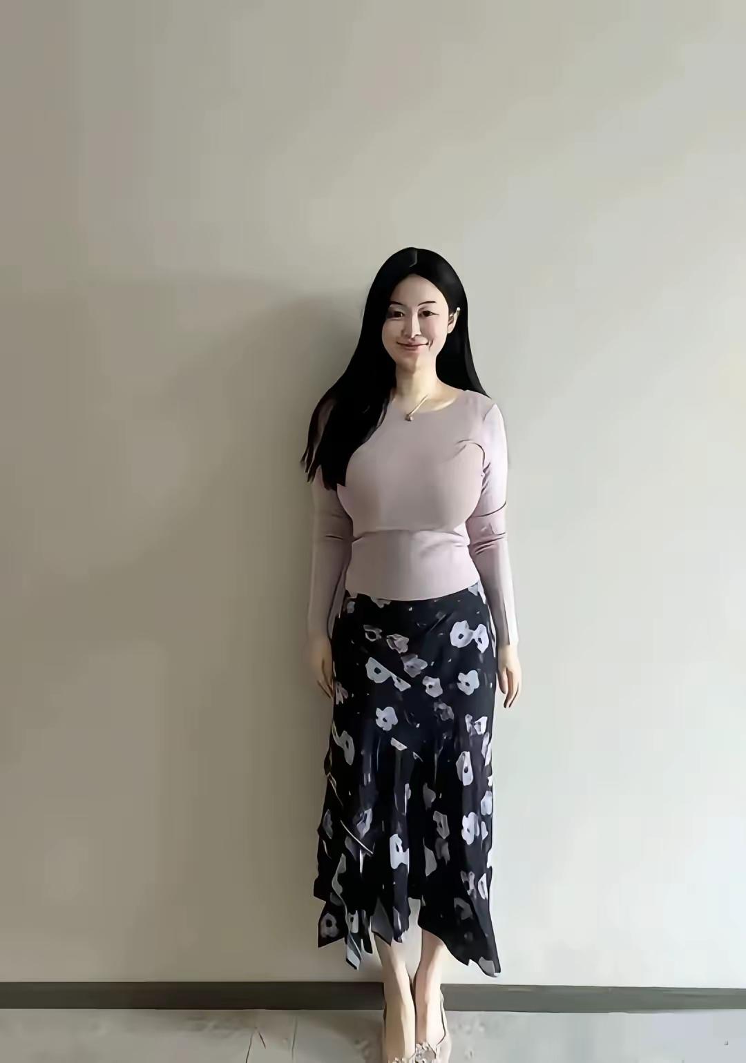 大伙目测一下我身高多少？[微笑][微笑]